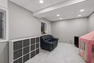 2010 N Oak Wood Dr, Arlington Heights, IL 60004 - Photo 23