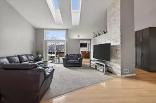 2010 N Oak Wood Dr, Arlington Heights, IL 60004 - Photo 7