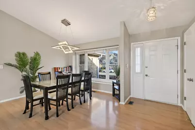 2010 N Oak Wood Drive, Arlington Heights, IL 60004 - Photo 3