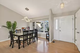 2010 N Oak Wood Dr, Arlington Heights, IL 60004 - Photo 3