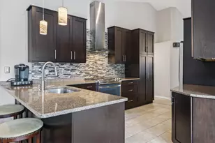 2010 N Oak Wood Dr, Arlington Heights, IL 60004 - Photo 9