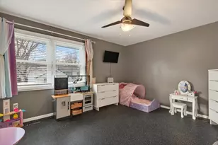 2010 N Oak Wood Dr, Arlington Heights, IL 60004 - Photo 17