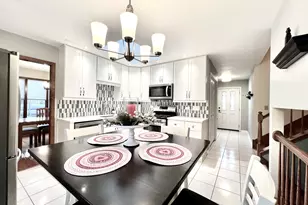 9218 S Albany Ave, Evergreen Park, IL 60805 - Photo 5