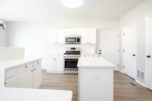 1037 Park Hill Cir, Aurora, IL 60502 - Photo 5