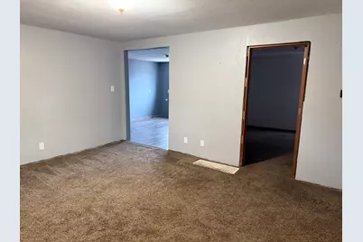 411 Jefferson Street, Henry, IL 61537 - Photo 7