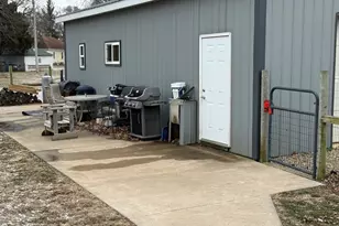 411 Jefferson St, Henry, IL 61537 - Photo 15