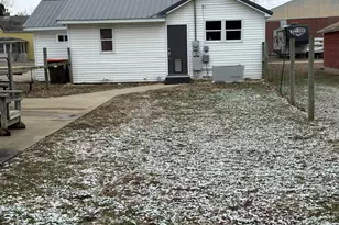 411 Jefferson St, Henry, IL 61537 - Photo 3