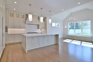 594 W Comstock Ave, Elmhurst, IL 60126 - Photo 3