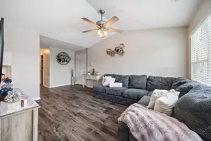 1281 N Red Oak Cir, Round Lake Beach, IL 60073 - Photo 3