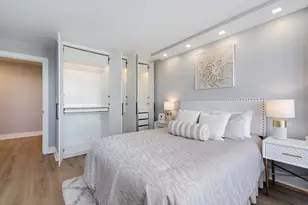 1560 N Sandburg Terrace, Chicago, IL 60610 - Photo 17