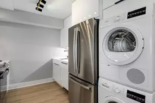 1560 N Sandburg Terrace, Chicago, IL 60610 - Photo 3