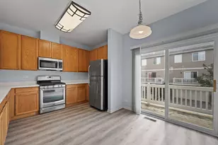 2295 Twilight Dr, Aurora, IL 60503 - Photo 3