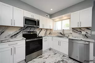 9381 Bay Colony Dr, Des Plaines, IL 60016 - Photo 15