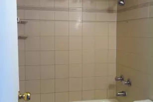 9368 Bay Colony Dr, Des Plaines, IL 60016 - Photo 9