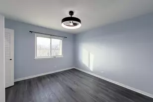 9460 Bay Colony Dr, Des Plaines, IL 60016 - Photo 5