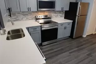 9460 Bay Colony Dr, Des Plaines, IL 60016 - Photo 7