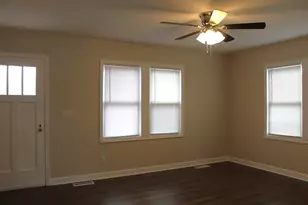 689 Bent St, Elgin, IL 60120 - Photo 7