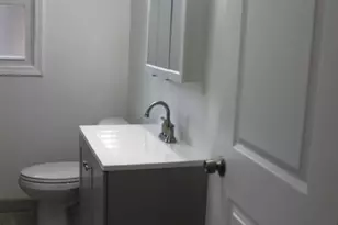 689 Bent St, Elgin, IL 60120 - Photo 9