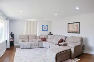 227 N Butterfield Rd, Libertyville, IL 60048 - Photo 5