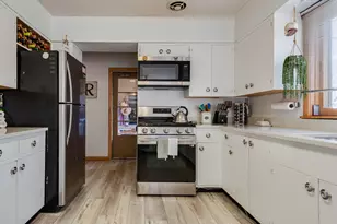 1709 Valley Pkwy, Joliet, IL 60433 - Photo 7