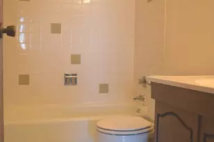 2200 S Stewart Ave, Lombard, IL 60148 - Photo 11