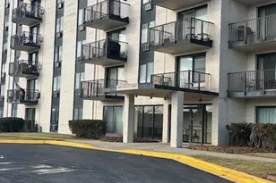 9074 W Terrace Dr, Niles, IL 60714 - Photo 1