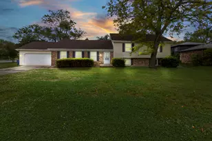 944 Carol Ln, Crete, IL 60417 - Photo 1
