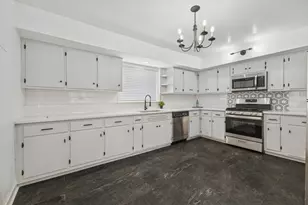 10454 S Claremont Ave, Chicago, IL 60643 - Photo 5