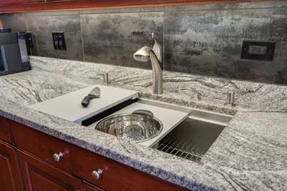 501 N Clinton Street #903, Chicago, IL 60654 - Photo 9