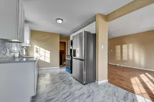 7754 S McVicker Ave, Burbank, IL 60459 - Photo 9