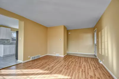 7754 S McVicker Avenue, Burbank, IL 60459 - Photo 5