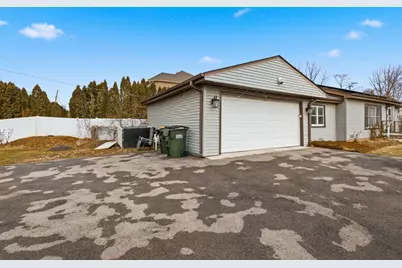 100 Pratt Boulevard, Roselle, IL 60172 - Photo 3