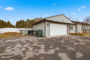 100 Pratt Blvd, Roselle, IL 60172 - Photo 3