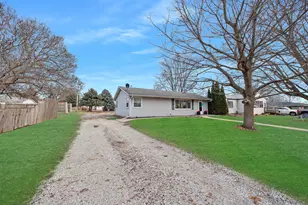 203 S Tazewell St, Mackinaw, IL 61755 - Photo 25
