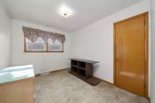 2439 Ernst St, Franklin Park, IL 60131 - Photo 15