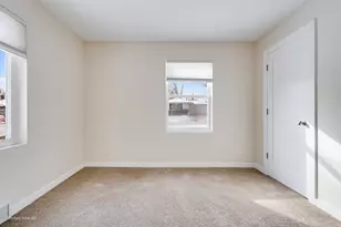 226 Charlotte Pl, Mundelein, IL 60060 - Photo 5