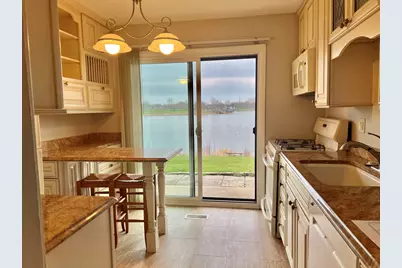 370 Springlake Lane #B, Aurora, IL 60504 - Photo 7