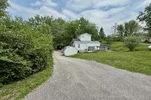 46 Lakeshore Dr, Wilmington, IL 60481 - Photo 1