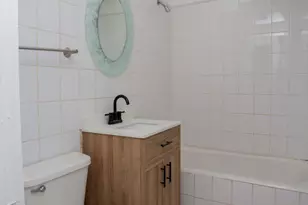 7637 S Phillips Ave, Chicago, IL 60649 - Photo 9