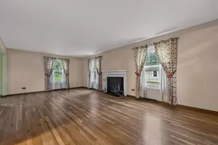 27W084 Fleming Dr, Winfield, IL 60190 - Photo 5