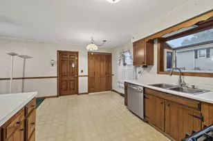 27W084 Fleming Dr, Winfield, IL 60190 - Photo 11