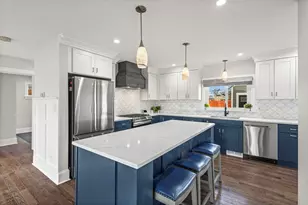 7046 Beckwith Rd, Morton Grove, IL 60053 - Photo 9