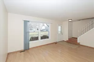 23 Wildwood Ln, Bolingbrook, IL 60440 - Photo 5