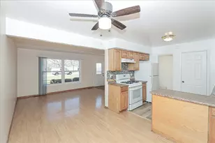 23 Wildwood Ln, Bolingbrook, IL 60440 - Photo 7