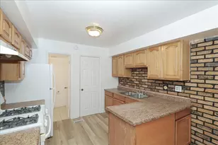 23 Wildwood Ln, Bolingbrook, IL 60440 - Photo 11