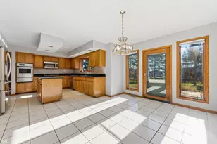 13725 Kit Ln, Lemont, IL 60439 - Photo 3