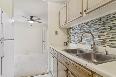 24A Kingery Quarter #202, Willowbrook, IL 60527 - Photo 9