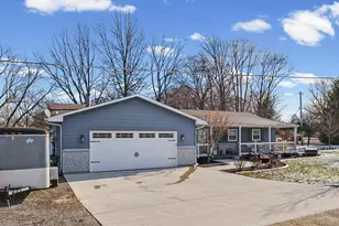 808 Spring Lake Rd, Mahomet, IL 61853 - Photo 3