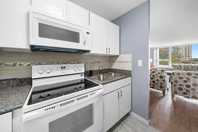 2728 N Hampden Court #605, Chicago, IL 60614 - Photo 5