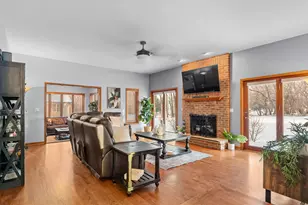 1005 Hilary Ln, Cary, IL 60013 - Photo 5